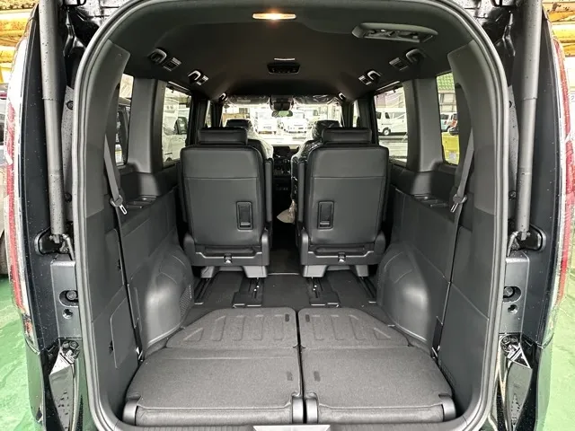 ステップワゴン(ホンダ)スパーダ 7人登録済未使用車 14