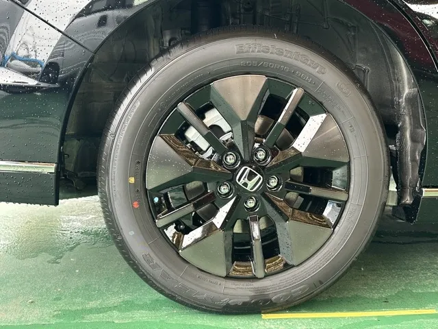 ステップワゴン(ホンダ)スパーダ 7人登録済未使用車 17