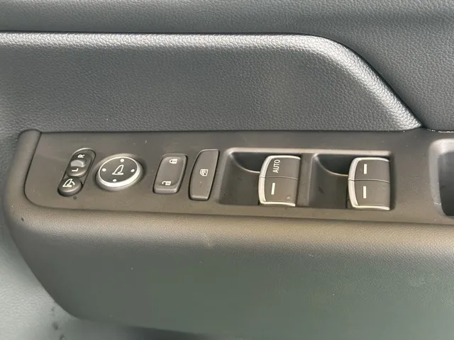 ステップワゴン(ホンダ)スパーダ 7人登録済未使用車 18