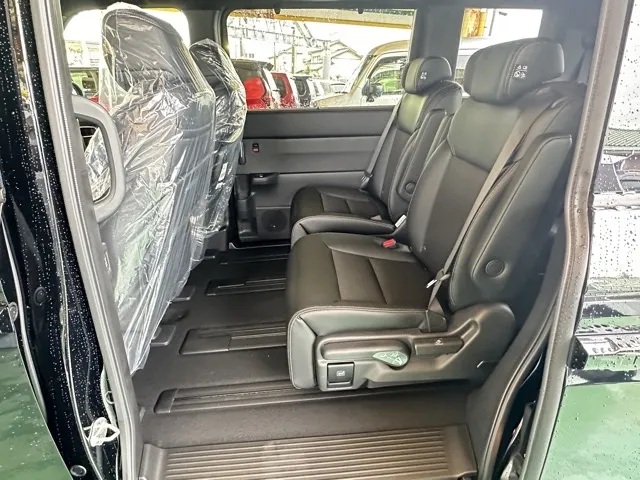 ステップワゴン(ホンダ)スパーダ 7人登録済未使用車 4