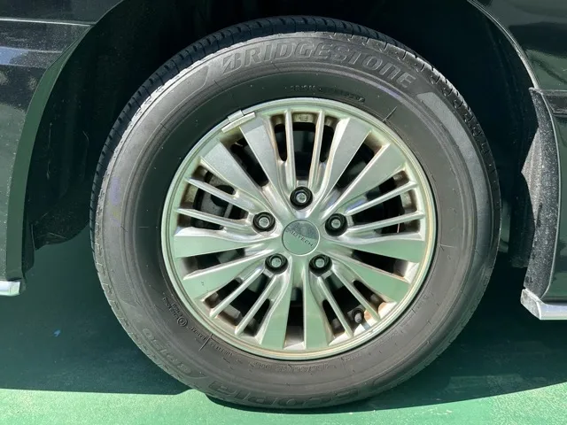 セレナ(ニッサン)オーテック中古車 12