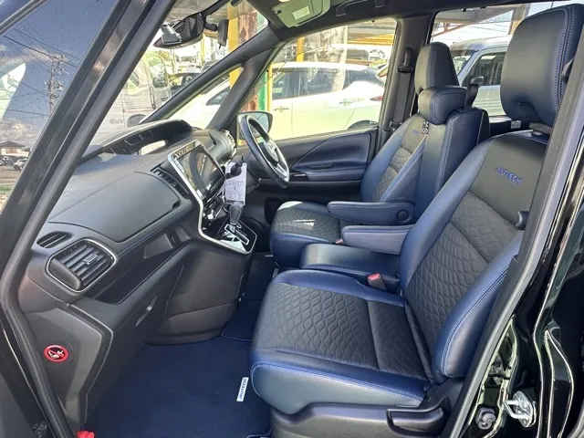 セレナ(ニッサン)オーテック中古車 3