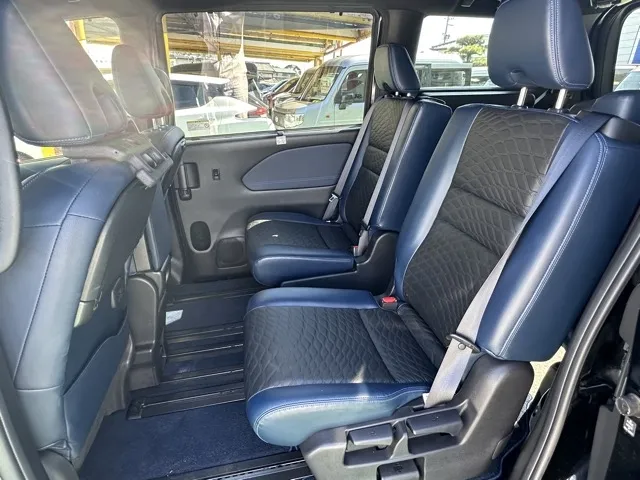 セレナ(ニッサン)オーテック中古車 4