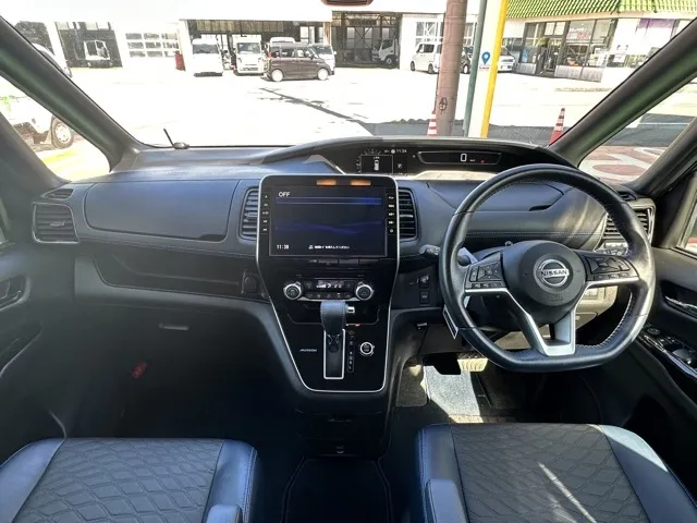 セレナ(ニッサン)オーテック中古車 8