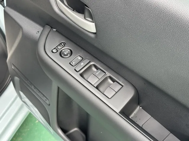 フリード(ホンダ)e：HEV エアー EX ６人乗登録済未使用車 17