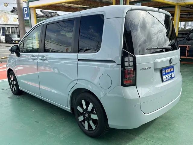 フリード(ホンダ)e：HEV エアー EX ６人乗登録済未使用車 2