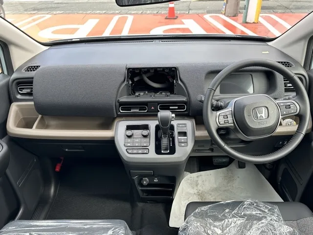 フリード(ホンダ)e：HEV エアー EX ６人乗登録済未使用車 6