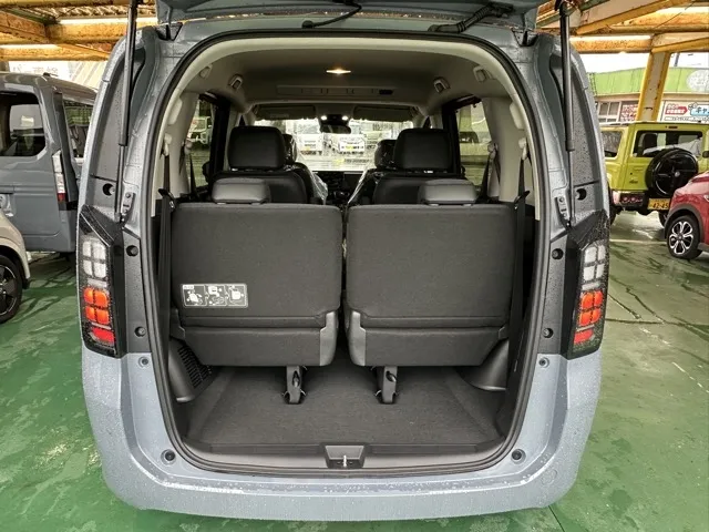 フリード(ホンダ)e：HEV エアー EX ６人乗登録済未使用車 11