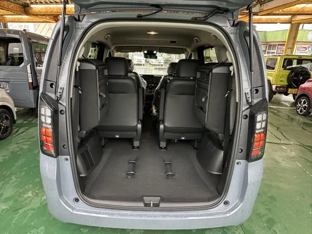 フリード(ホンダ)e：HEV エアー EX ６人乗登録済未使用車 12