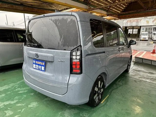 フリード(ホンダ)e：HEV エアー EX ６人乗登録済未使用車 13