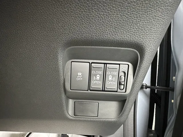 フリード(ホンダ)e：HEV エアー EX ６人乗登録済未使用車 16