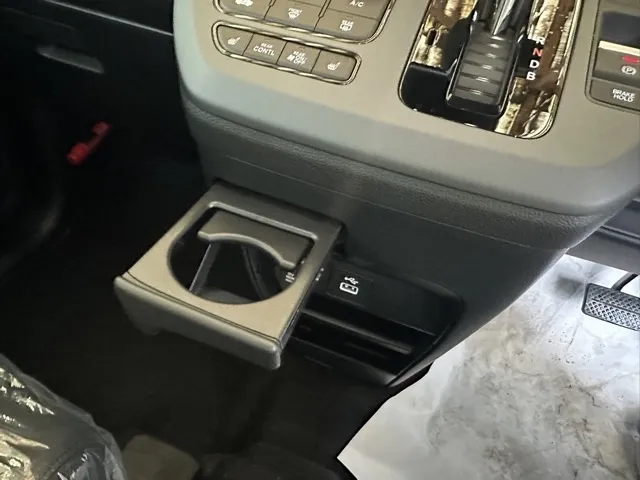 フリード(ホンダ)e：HEV エアー EX ６人乗登録済未使用車 18