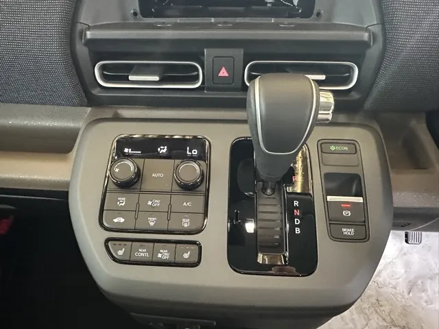 フリード(ホンダ)e：HEV エアー EX ６人乗登録済未使用車 19