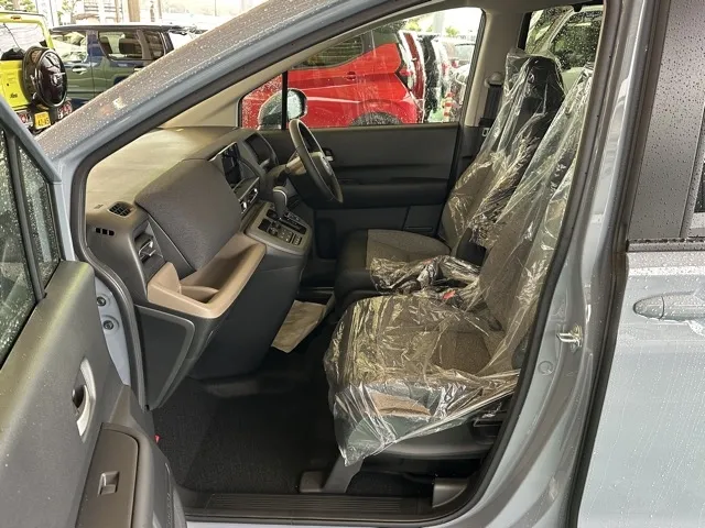 フリード(ホンダ)e：HEV エアー EX ６人乗登録済未使用車 3