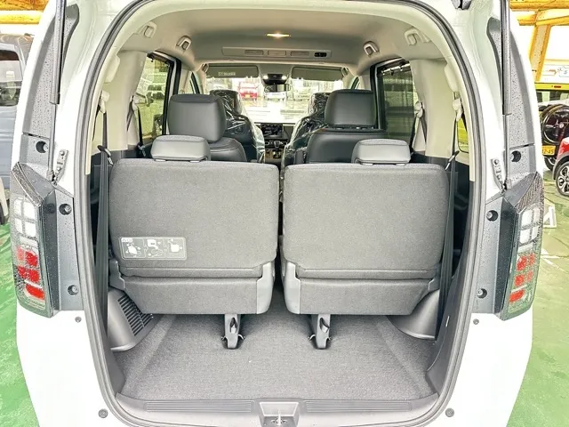 フリード(ホンダ)e：HEV エアー EX ６人乗登録済未使用車 11