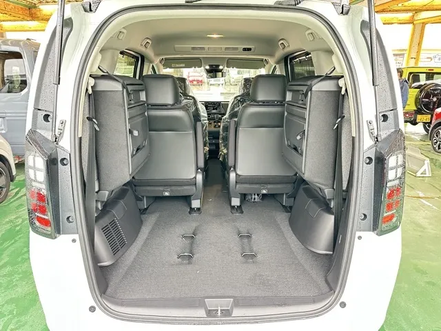 フリード(ホンダ)e：HEV エアー EX ６人乗登録済未使用車 12