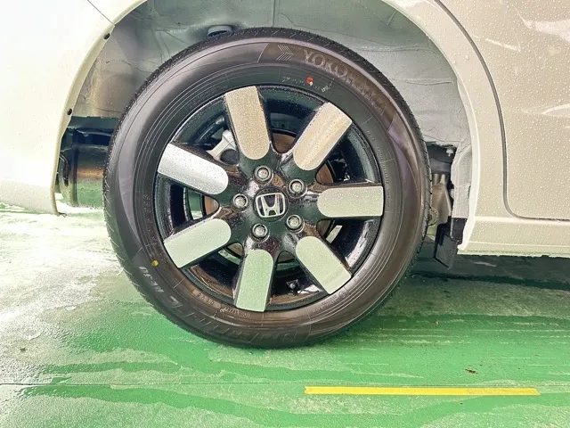 フリード(ホンダ)e：HEV エアー EX ６人乗登録済未使用車 14