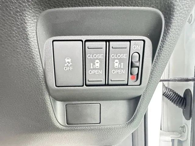 フリード(ホンダ)e：HEV エアー EX ６人乗登録済未使用車 17