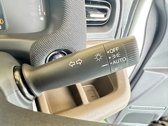 フリード(ホンダ)e：HEV エアー EX ６人乗登録済未使用車 18