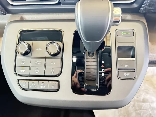 フリード(ホンダ)e：HEV エアー EX ６人乗登録済未使用車 21