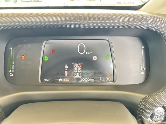 フリード(ホンダ)e：HEV エアー EX ６人乗登録済未使用車 23