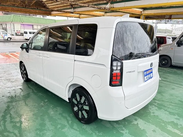 フリード(ホンダ)e：HEV エアー EX ６人乗登録済未使用車 2