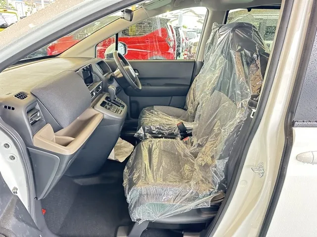 フリード(ホンダ)e：HEV エアー EX ６人乗登録済未使用車 3