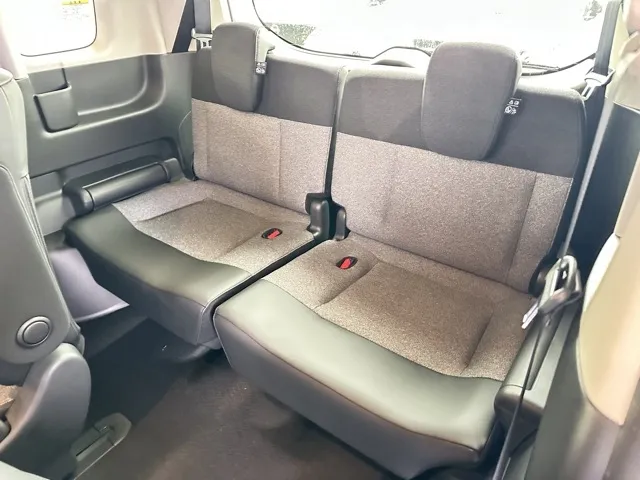 フリード(ホンダ)e：HEV エアー EX ６人乗登録済未使用車 5