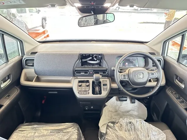 フリード(ホンダ)e：HEV エアー EX ６人乗登録済未使用車 6