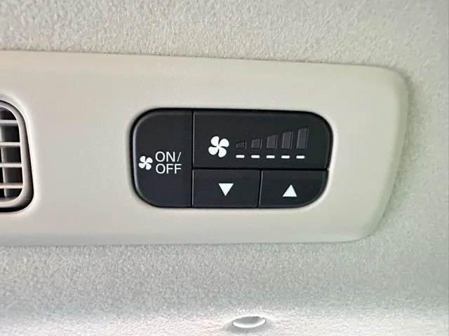 フリード(ホンダ)e：HEV エアー EX ６人乗登録済未使用車 8