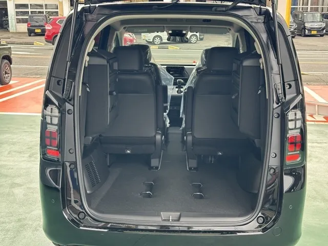 フリード(ホンダ)e：HEV エアー EX ６人乗登録済未使用車 13