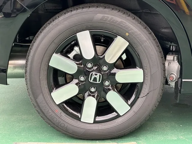 フリード(ホンダ)e：HEV エアー EX ６人乗登録済未使用車 15