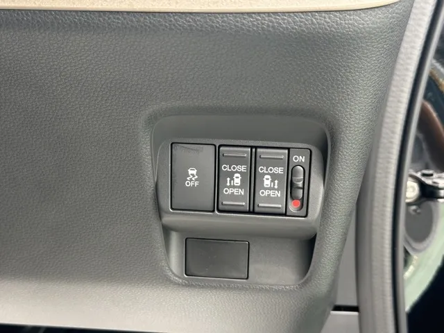 フリード(ホンダ)e：HEV エアー EX ６人乗登録済未使用車 17