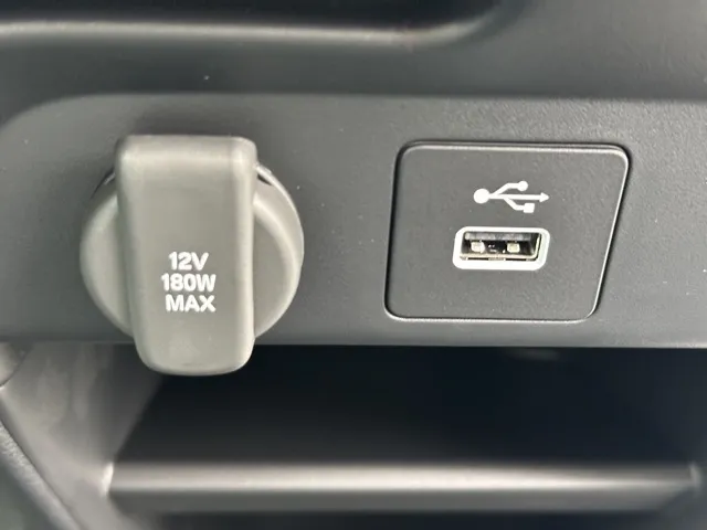 フリード(ホンダ)e：HEV エアー EX ６人乗登録済未使用車 18