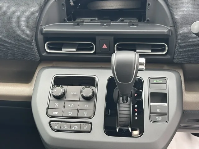 フリード(ホンダ)e：HEV エアー EX ６人乗登録済未使用車 19