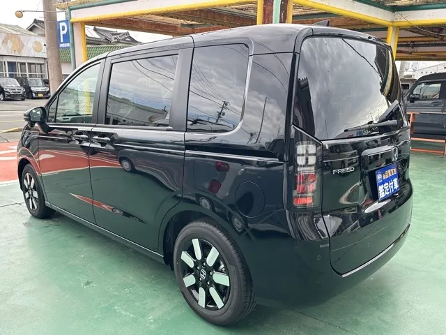 フリード(ホンダ)e：HEV エアー EX ６人乗登録済未使用車 2