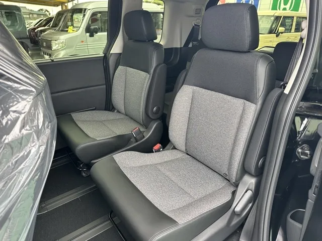 フリード(ホンダ)e：HEV エアー EX ６人乗登録済未使用車 4