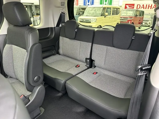 フリード(ホンダ)e：HEV エアー EX ６人乗登録済未使用車 5