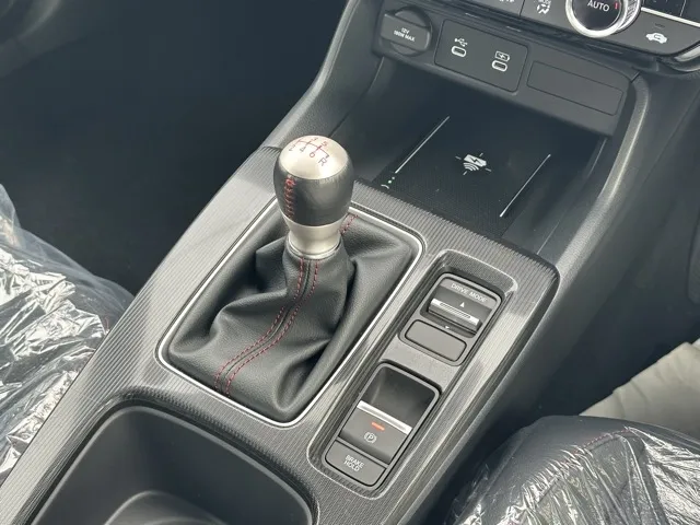シビック(ホンダ)RS 6MT登録済未使用車 16