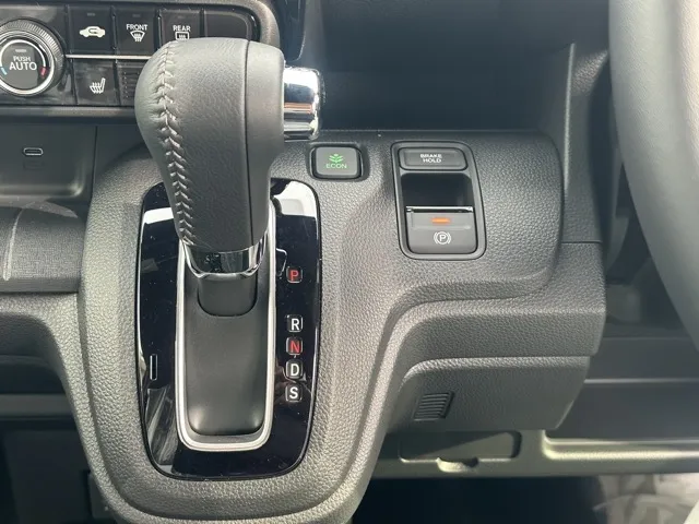 N-WGN(ホンダ)カスタムLターボ ブラックスタイル届出済未使用車 12