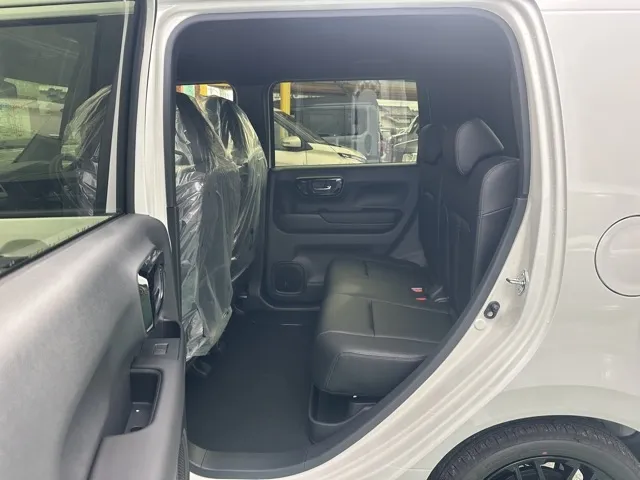 N-WGN(ホンダ)カスタムLターボ ブラックスタイル届出済未使用車 4