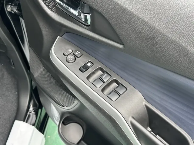 ソリオ(スズキ)ハイブリッドMZ新車見本展示無 14