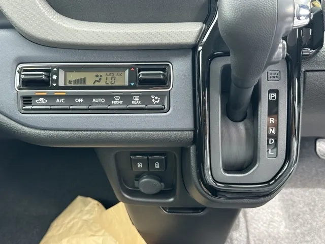 ソリオ(スズキ)ハイブリッドMZ新車見本展示無 17