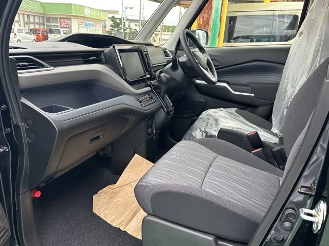 ソリオ(スズキ)ハイブリッドMZ新車見本展示無 3