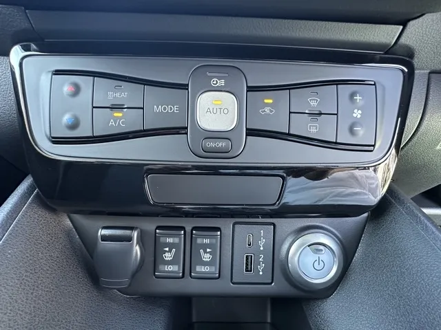 リーフ(ニッサン)Ｘ中古車 17