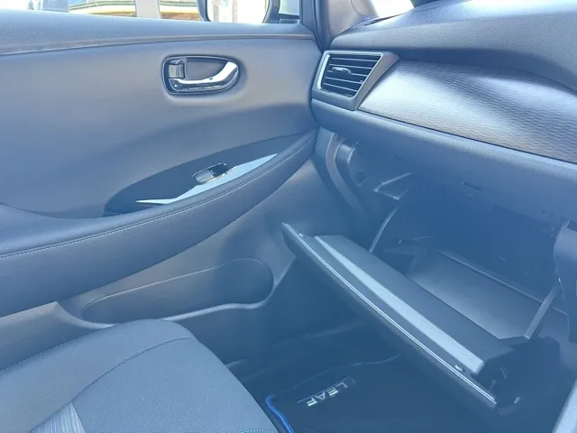 リーフ(ニッサン)Ｘ中古車 21