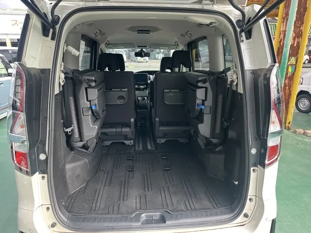 セレナ(ニッサン)ハイウェイスターＶセーフティＡ リヤエアコン中古車 12