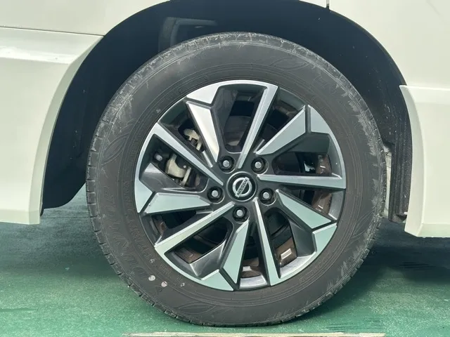 セレナ(ニッサン)ハイウェイスターＶセーフティＡ リヤエアコン中古車 15