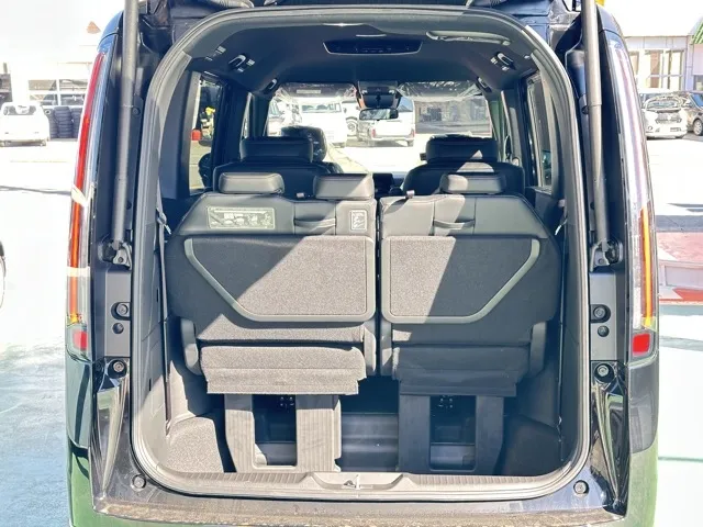 ステップワゴン(ホンダ)スパーダ プレミアムライン 7人登録済未使用車 13