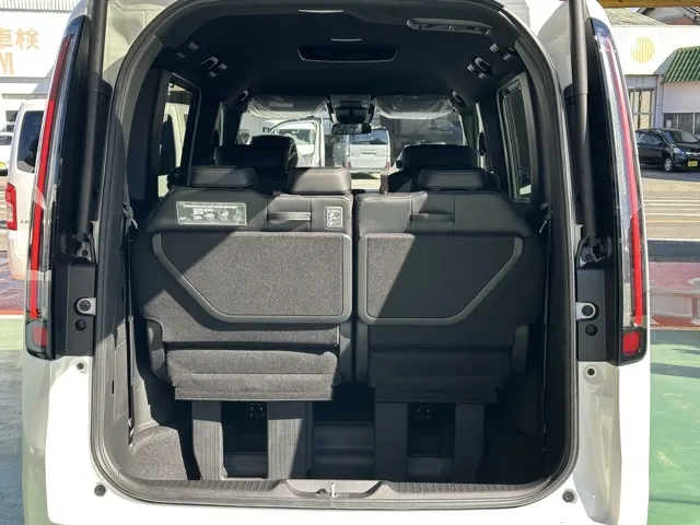 ステップワゴン(ホンダ)スパーダ プレミアムライン 7人登録済未使用車 13